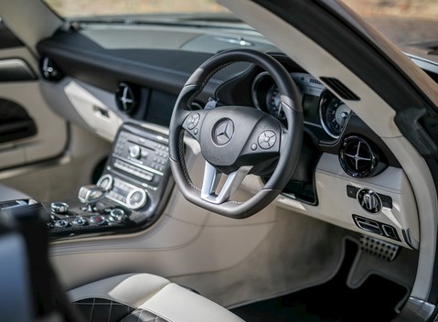 Mercedes-Benz SLS GT Roadster 13