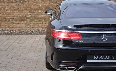 Mercedes-Benz S63 AMG Coupe 14