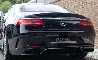 Mercedes-Benz S Class S65 Coupe 25