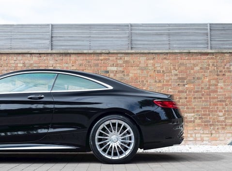 Mercedes-Benz S Class S65 Coupe 28