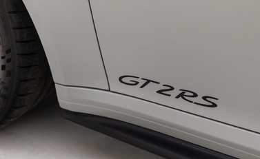 Porsche 911 (991.2) GT2 RS Weissach 28