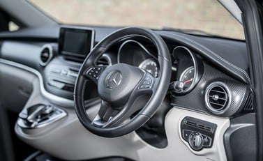 Mercedes-Benz V Class D AMG Line (Extra Long) 18