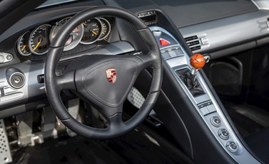 Porsche Carrera GT 13