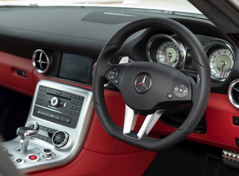 Mercedes-Benz SLS AMG 13
