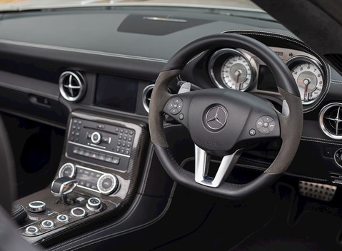Mercedes-Benz SLS AMG Roadster 13