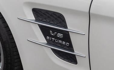Mercedes-Benz SL Class SL63 28