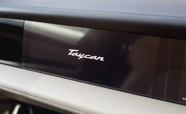 Porsche Taycan Turbo 22