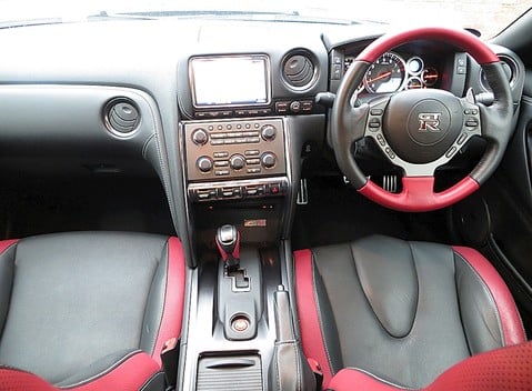Nissan GT-R Premium Edition 8