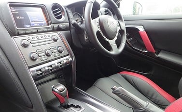 Nissan GT-R Premium Edition 17