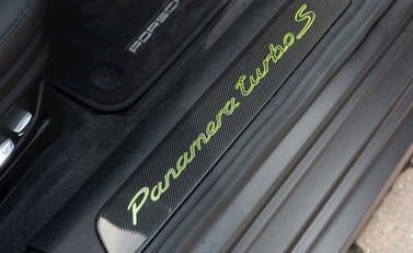 Porsche Panamera Turbo S E-Hybrid Sport Turismo 24