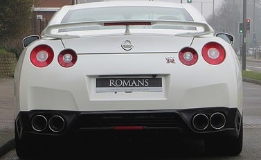 Nissan GT-R Premium Edition 5