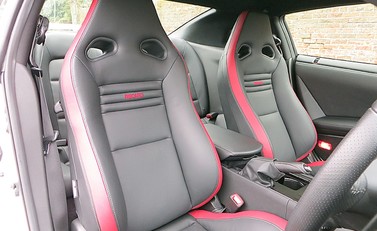 Nissan GT-R Premium Edition 8