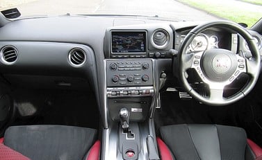 Nissan GT-R Premium Edition 11