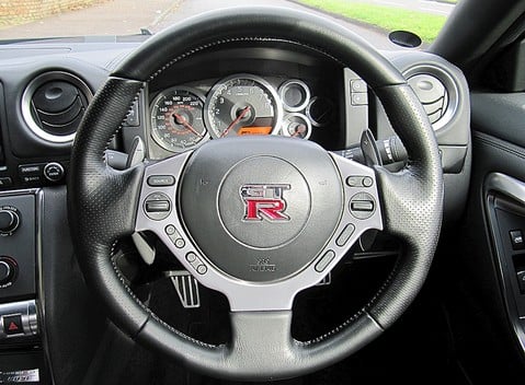 Nissan GT-R Premium Edition 12