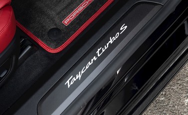 Porsche Taycan Turbo S 26
