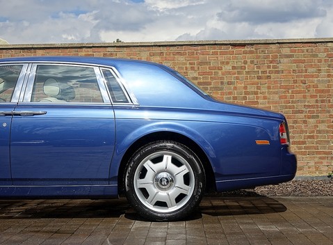 Rolls-Royce Phantom Series II 8