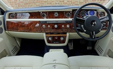 Rolls-Royce Phantom Series II 21