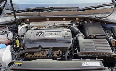 Volkswagen Golf R 21