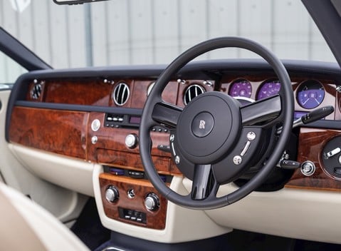 Rolls-Royce Phantom Drophead Coupe 13