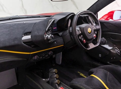 Ferrari 488 Pista 12