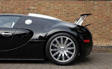 Bugatti Veyron 16.4 25