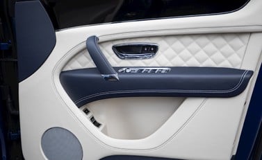 Bentley Bentayga V8 22