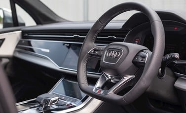 Audi SQ7 11