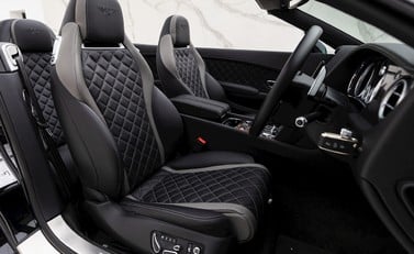 Bentley Continental GT V8 S Convertible Black Edition 12
