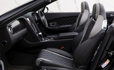 Bentley Continental GT V8 S Convertible Black Edition 15