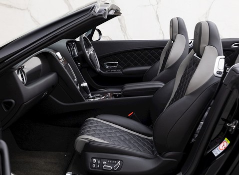 Bentley Continental GT V8 S Convertible Black Edition 15