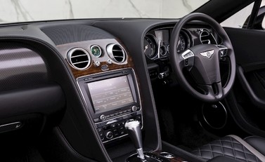Bentley Continental GT V8 S Convertible Black Edition 16