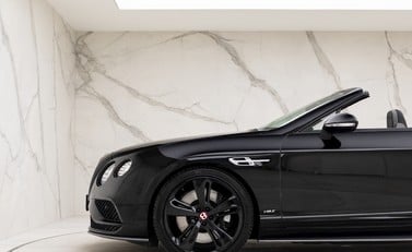 Bentley Continental GT V8 S Convertible Black Edition 29