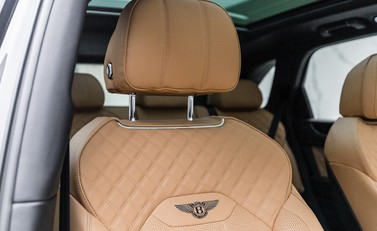 Bentley Bentayga V8 10
