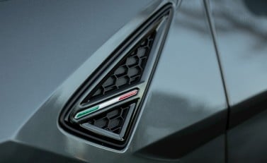 Lamborghini Urus 24