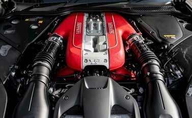 Ferrari 812 Superfast 36