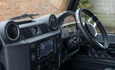 Land Rover Defender 90 Urban Truck 15