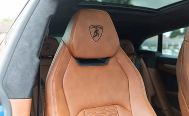 Lamborghini Urus 13