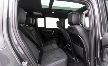 Land Rover Defender 110 V8 14