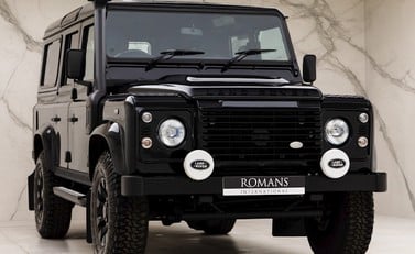 Land Rover Defender 110 XS 1