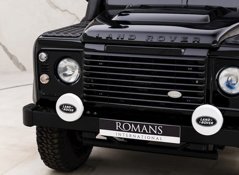 Land Rover Defender 110 XS 25