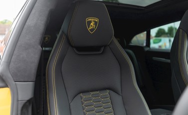 Lamborghini Urus 13