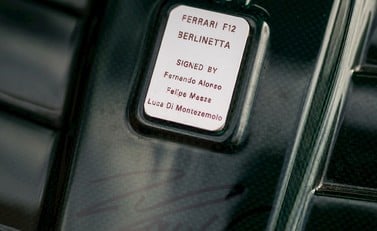 Ferrari F12 Berlinetta 34