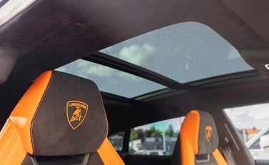Lamborghini Urus Pearl Capsule 14