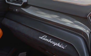 Lamborghini Urus Pearl Capsule 23
