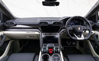 Lamborghini Urus 17