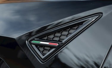 Lamborghini Urus 30