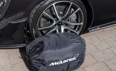 McLaren 570S Spider 32