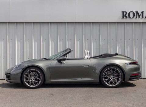 Porsche 911 (992) Carrera 4S Cabriolet 2