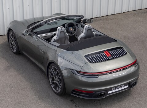 Porsche 911 (992) Carrera 4S Cabriolet 11