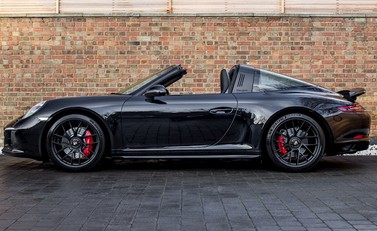 Porsche 911 (991) Targa 4 GTS 32